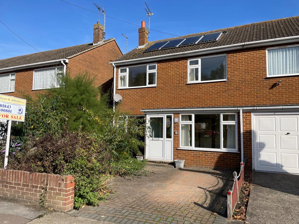 Lot: 143 - FOUR-BEDROOM SEMI-DETACHED HOUSE - Semi-detached house with driveway